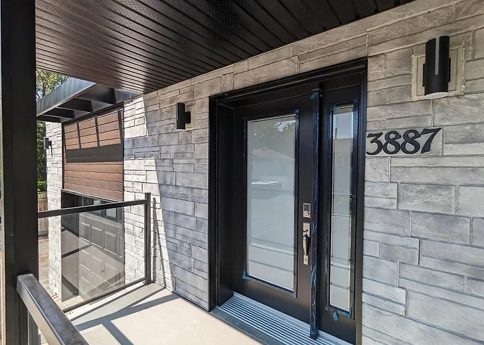 Impeccable, Modern, River View, Renovated Cottage