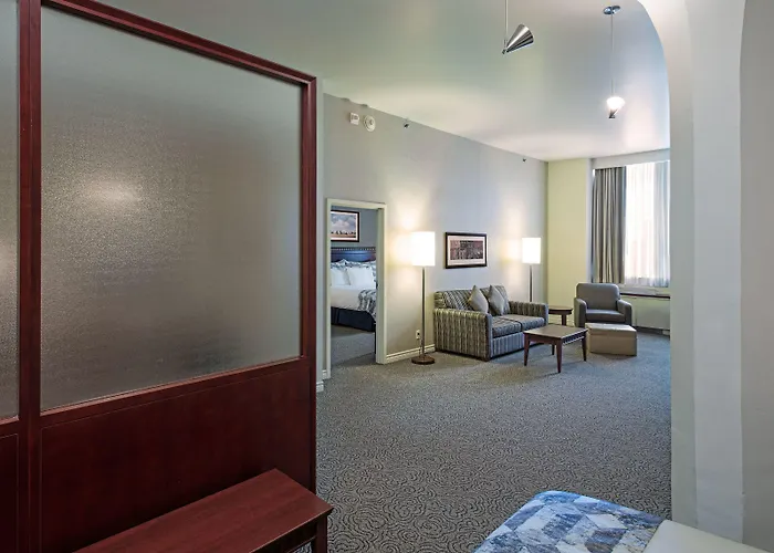 Le Square Phillips Hotel & Suites